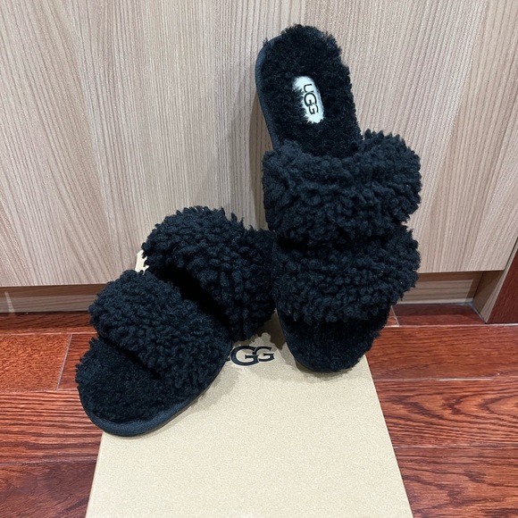 BNIB UGG Women Maxi Curly Scuffetta Slippers Sheepskin Fur Sandals Black Size 7 - Picture 1 of 14